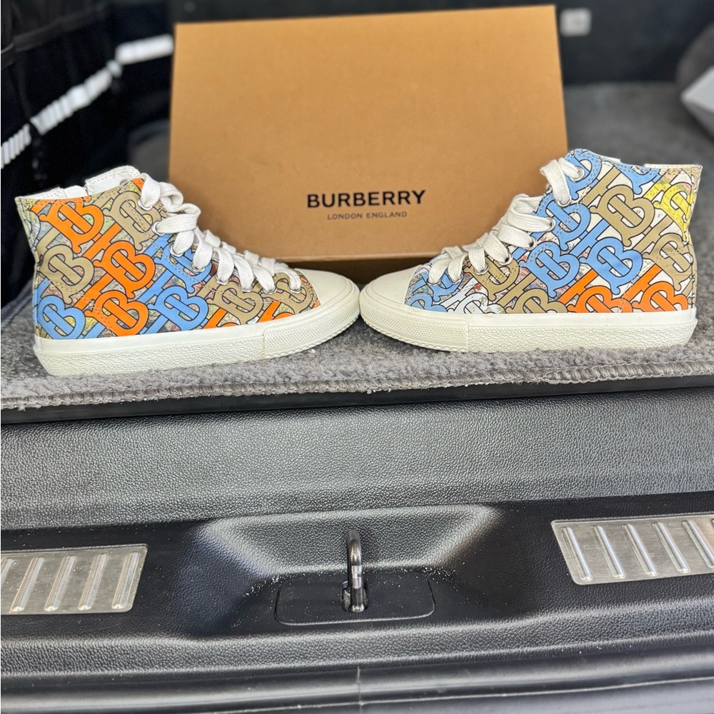 Burberry High-Tops in Orange, Blue, and Beige EUR 31/US 13C
